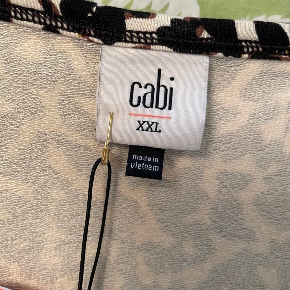 🏝️Big $10 Sale!🏝️Cabi Animal Print Knotty Tank - Picture 4 of 6